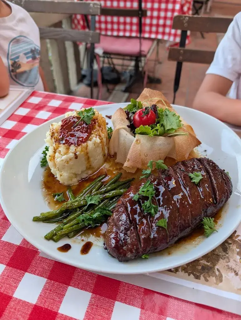 Au Rendez-Vous_Callian_slider_image_3