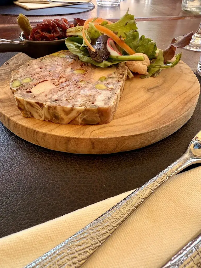 WEI HAN_La Farigoulette_Fayence_review