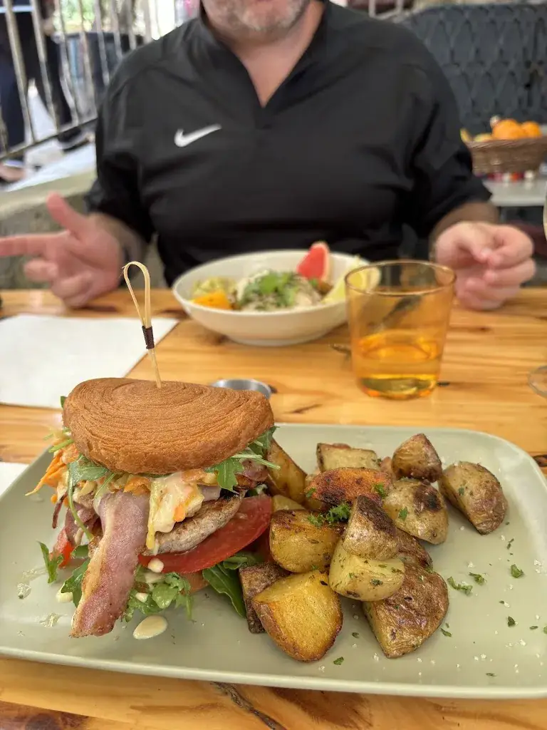 Charisse Magtortor_Le 8_Fayence_review