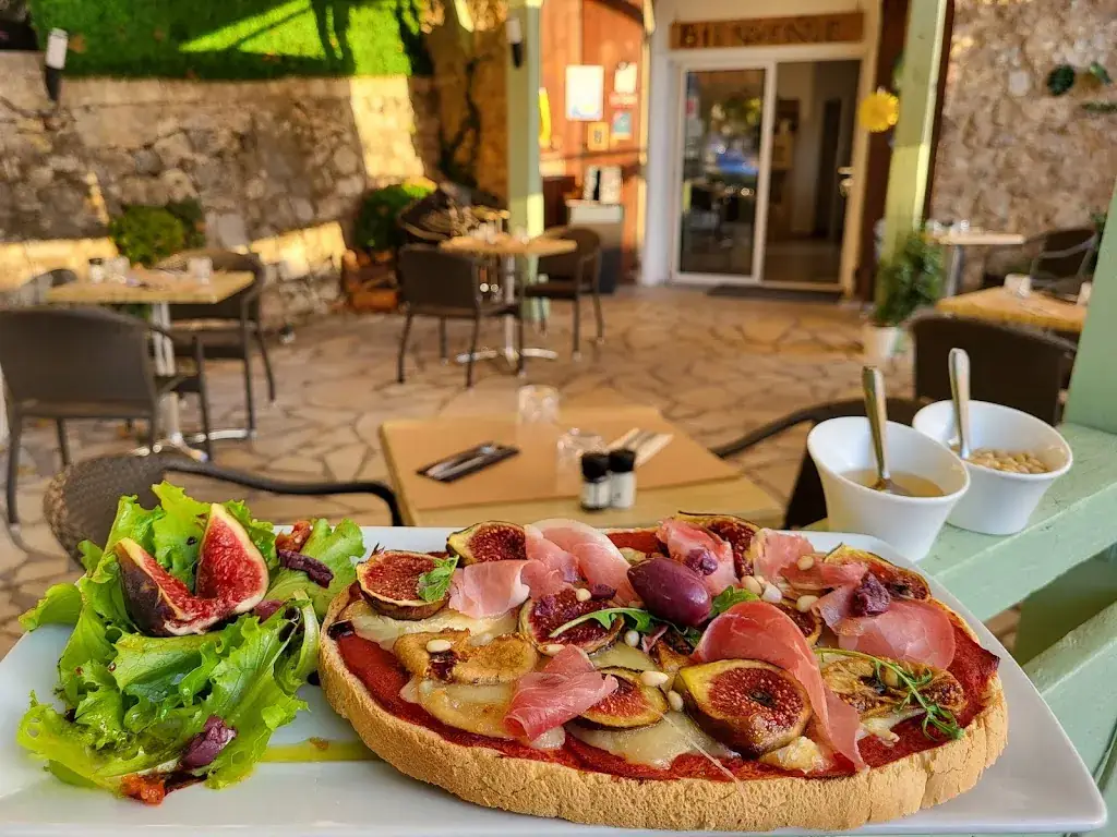 Moondi’s_Fayence_slider_image_3