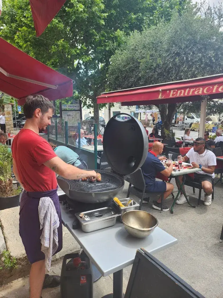 L'Entracte_Fayence_slider_image_3