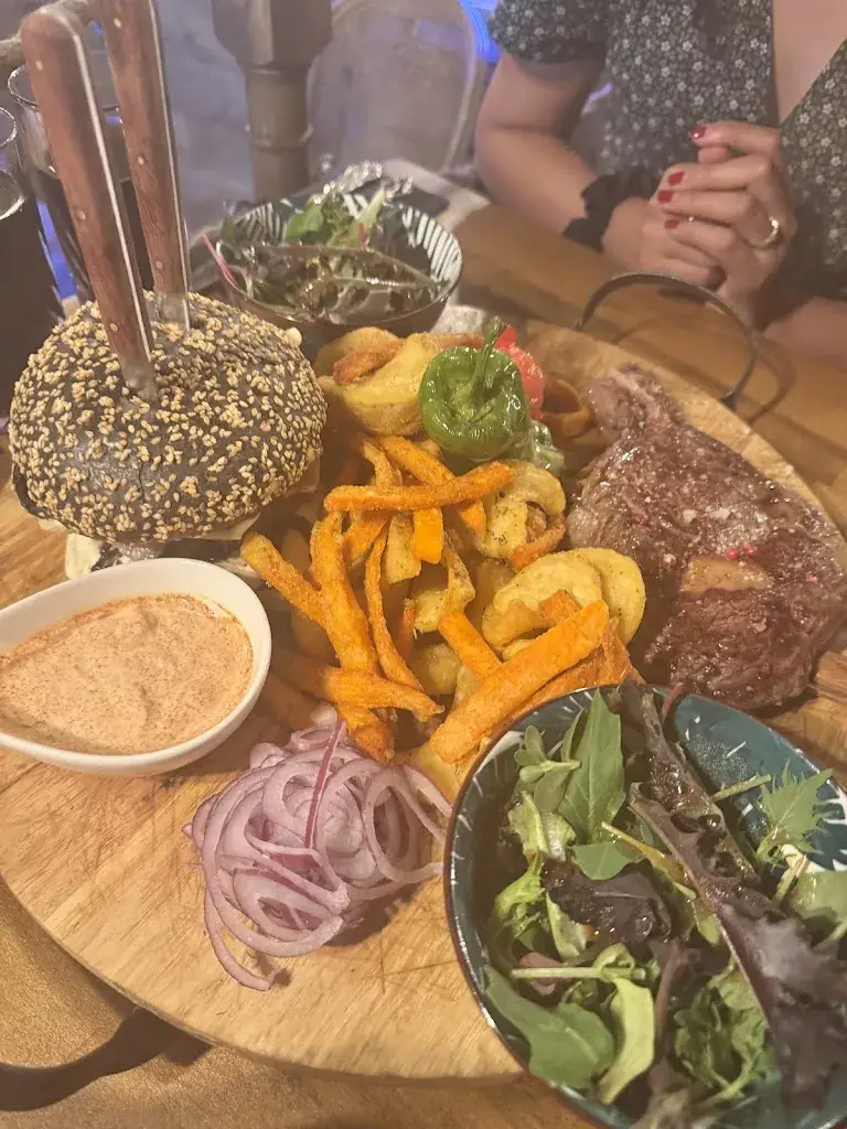 Derron Pocci_Black Sails - A Pirate Tavern By Chef LeChat_Cannes_review