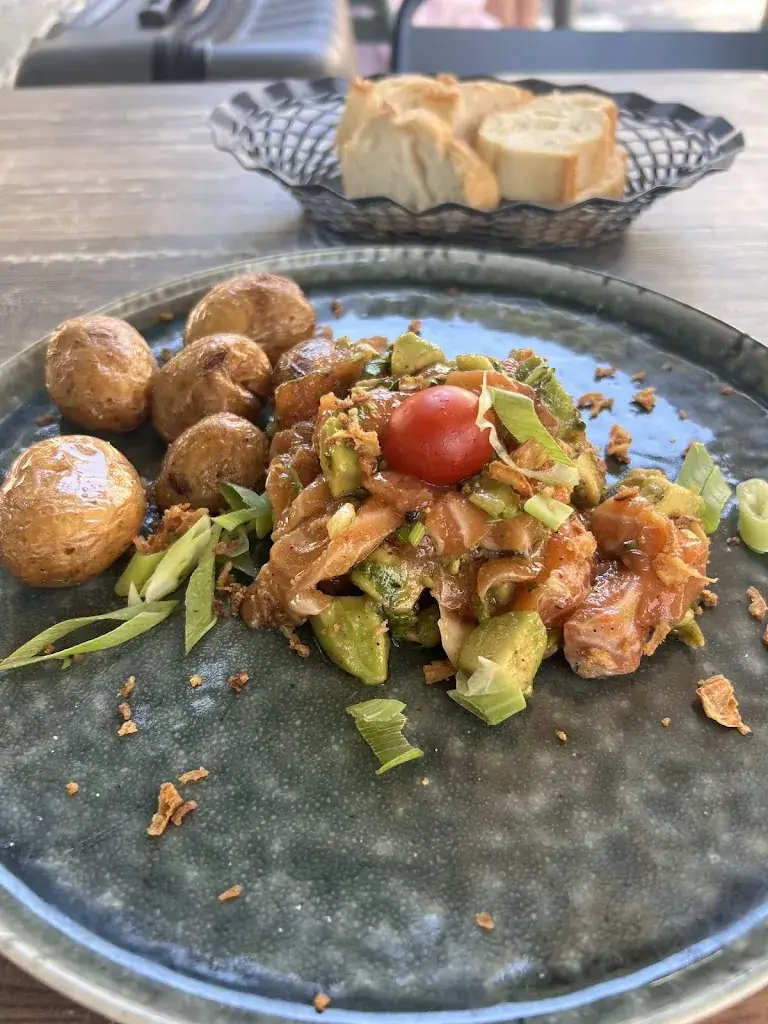 Tamara Arbid_La Brouette de Grand Mère_Cannes_review