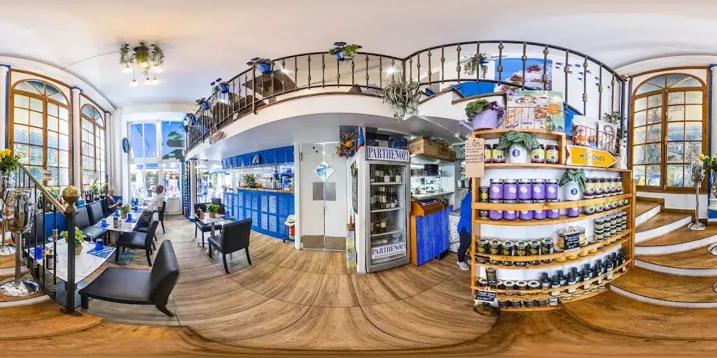 Parthenopi restaurant in Cannes