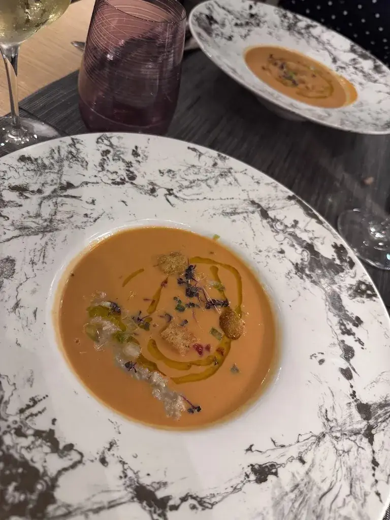 Sasha Agrano_L'Affable_Cannes_Bewertung