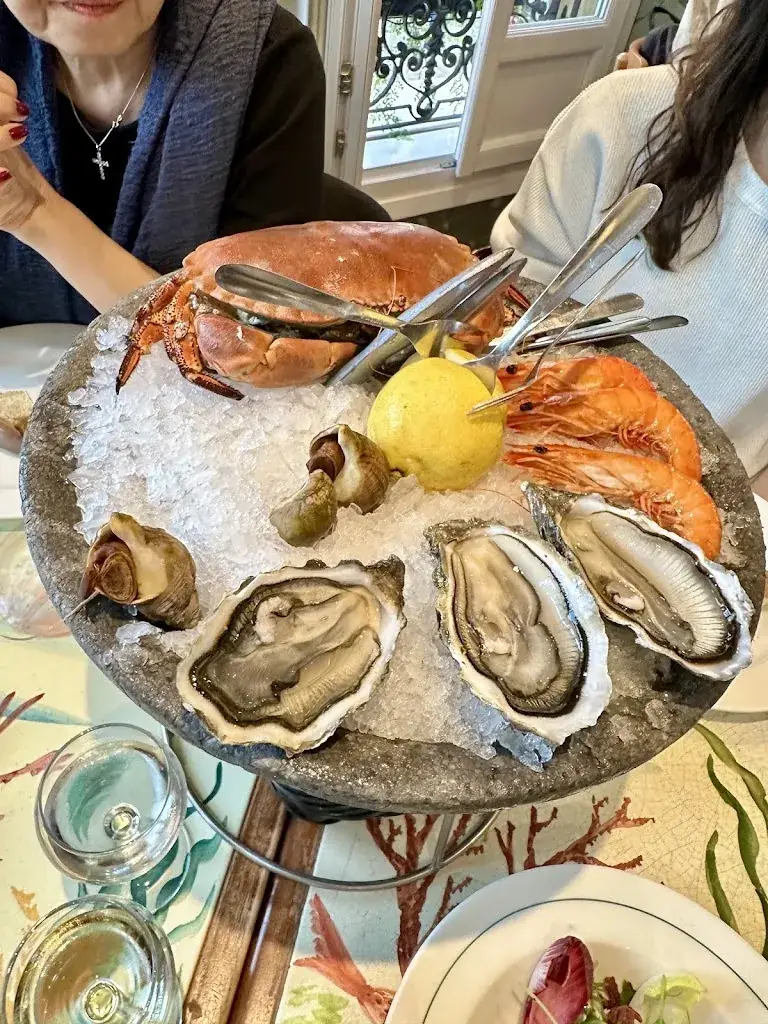 FT_Astoux et Brun_Cannes_review