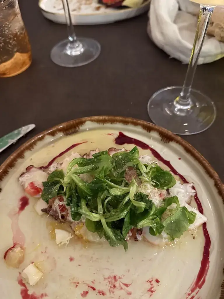 Troy Sealscott_L'éponyme_Cannes_review