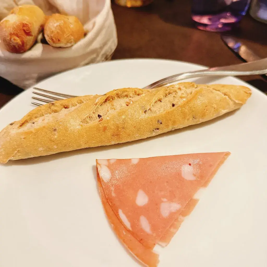 San Lin_L'éponyme_Cannes_review