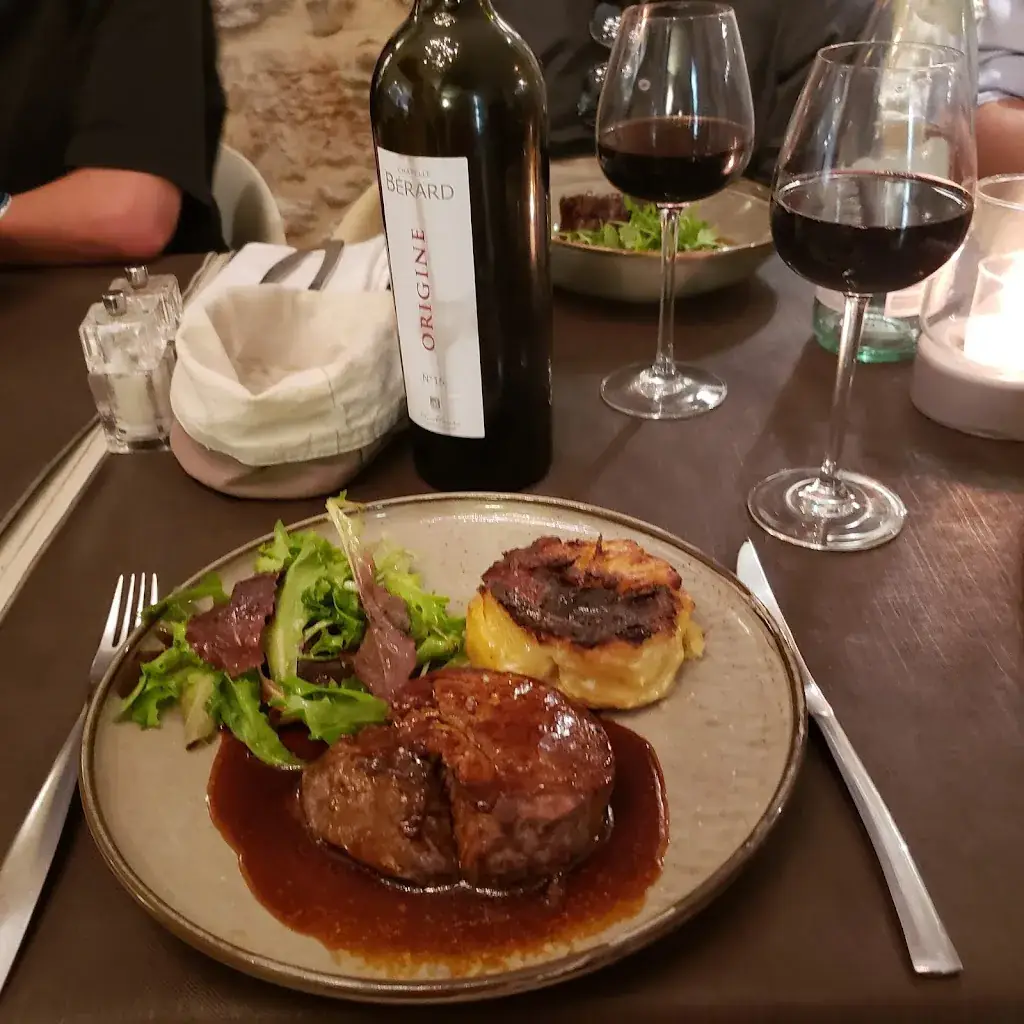 L'éponyme_Cannes_slider_image_3