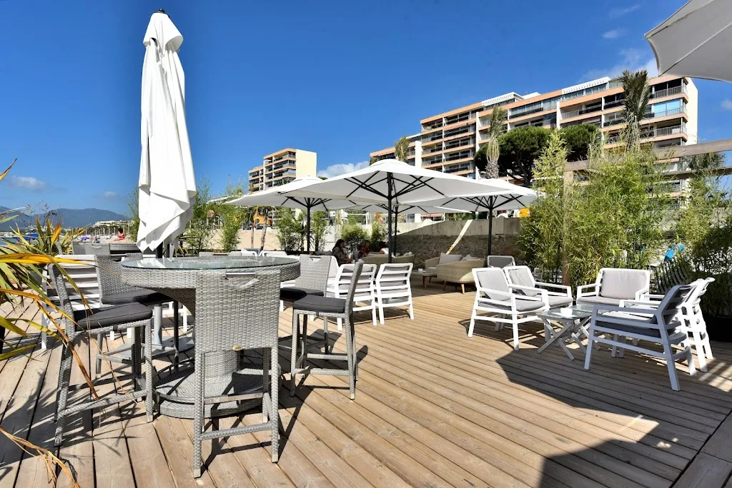 Le Cabanon - Restaurant - Plage_Cannes_slider_image_1