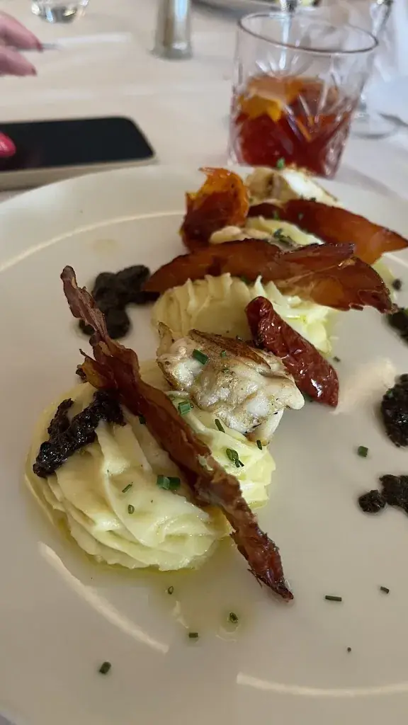 Ekaterina Kuznetsova_Le Caveau 30_Cannes_review