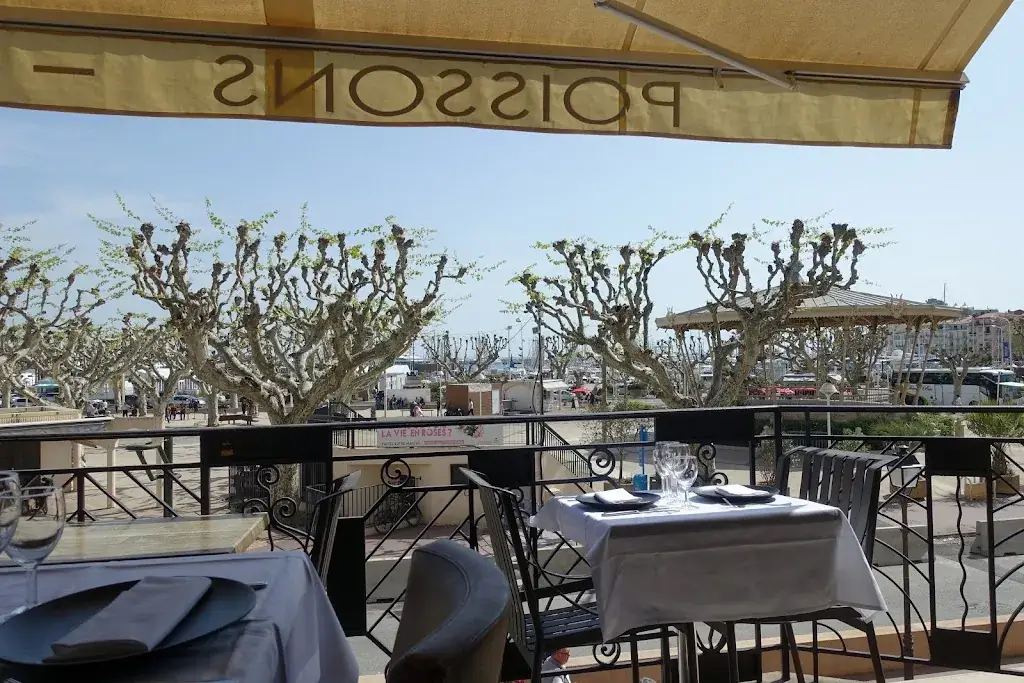 Le Caveau 30_Cannes_slider_image_1