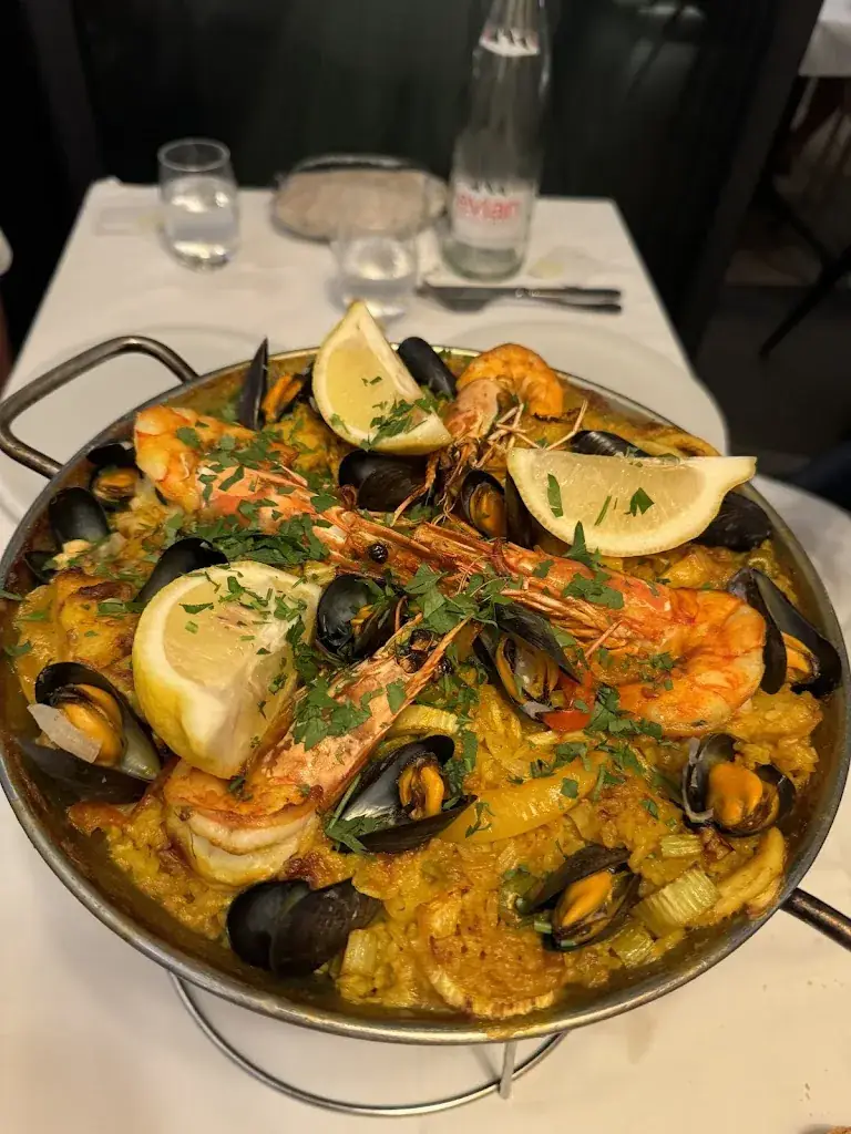 Le Caveau 30_Cannes_slider_image_2