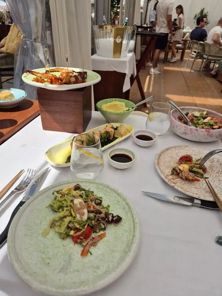 Bappa dasgupta_La Môme Plage_Cannes_review