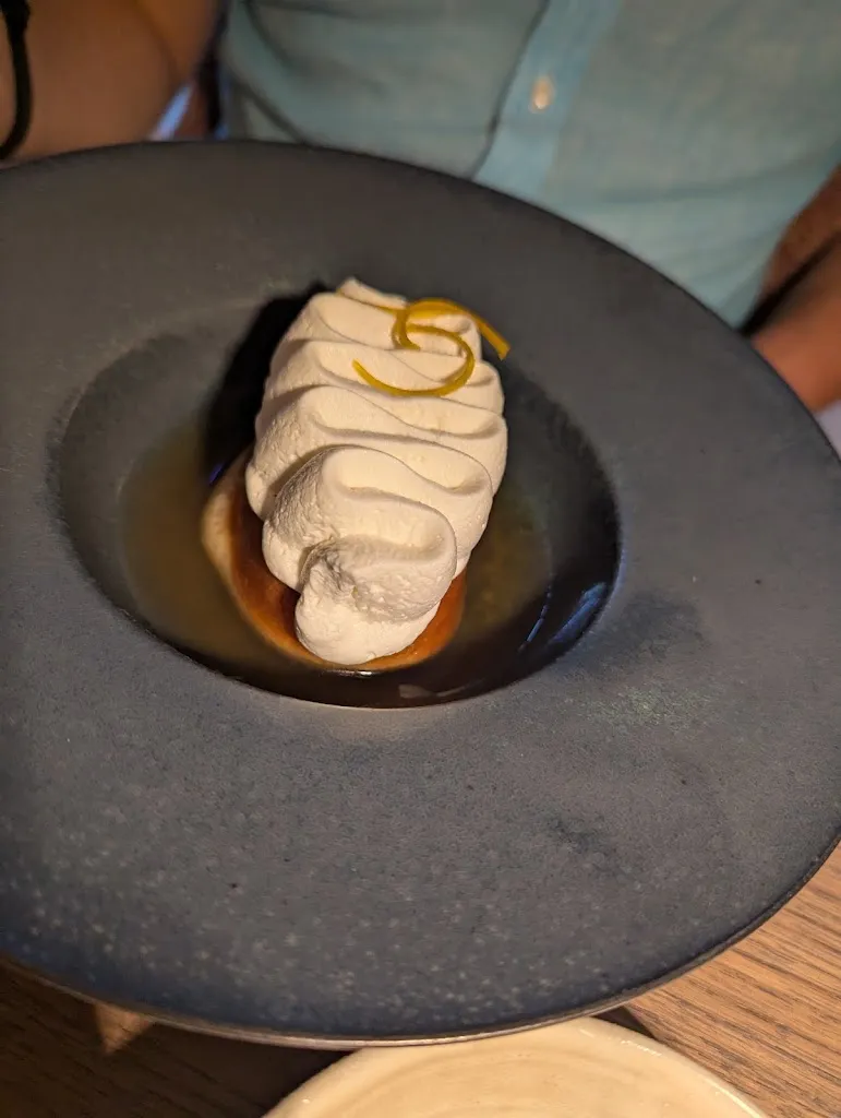 Elena_Table 22_Cannes_review