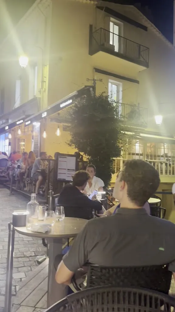 Table 22_Cannes_slider_image_2