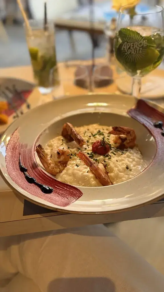 Victoria Lomatska_La Cantina Cannes_Cannes_avis