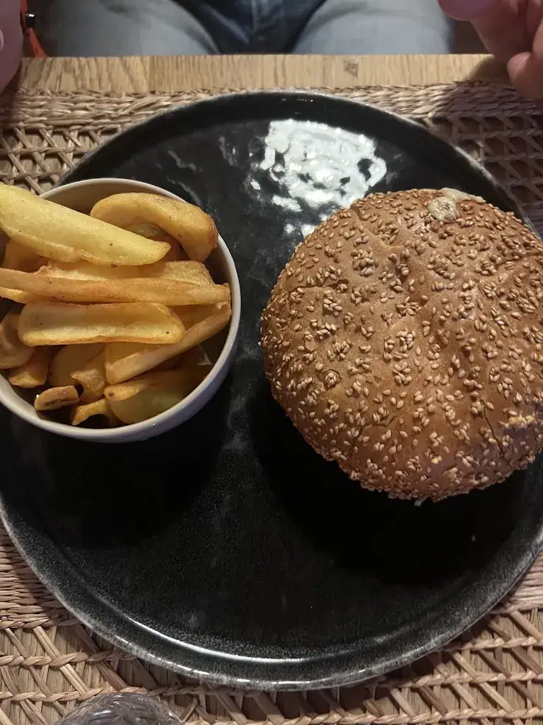 Lena H_le 156_Caromb_review