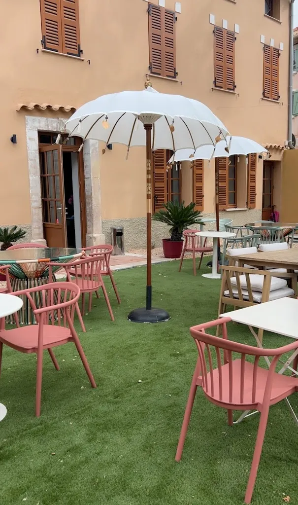 La Cascade_Carnoules_slider_image_1