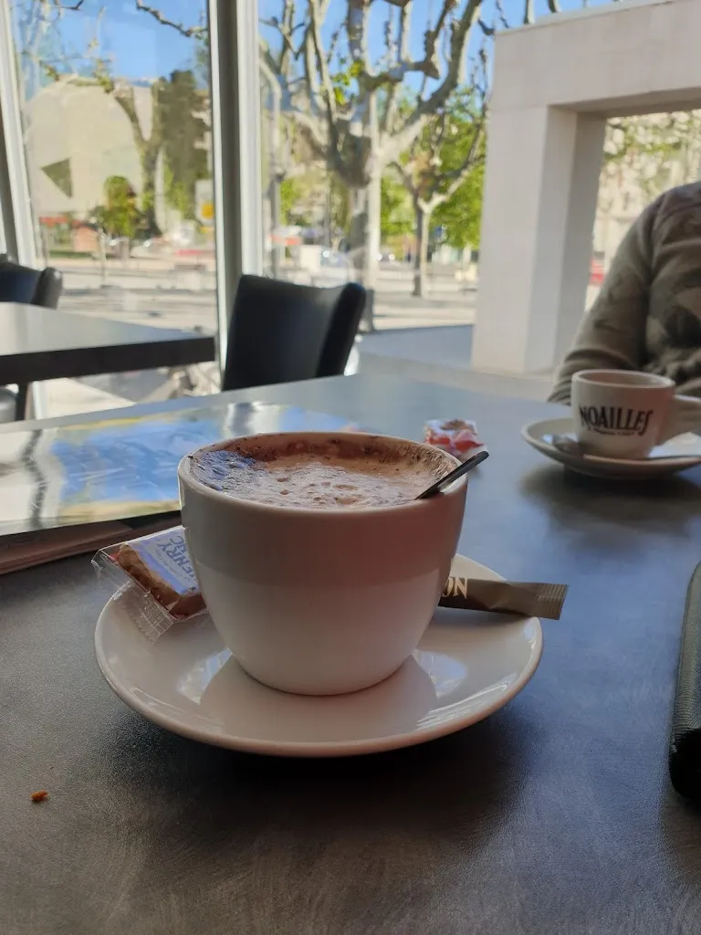 Amdzl w_Brasserie du Centre_Carnoux-en-Provence_review