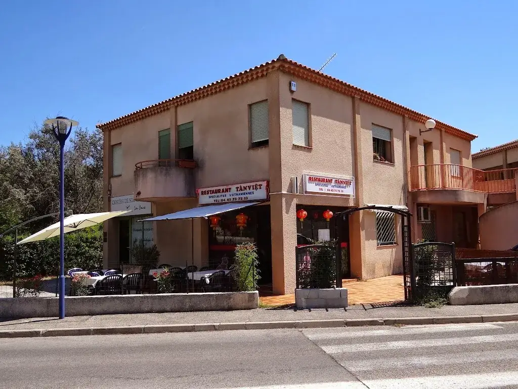 Tan Viet_Carnoux-en-Provence_slider_image_1