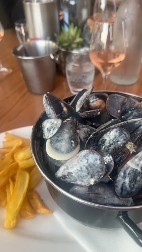 Tosia Dytfeld_Brasserie Le Saint-Trop_Carry-le-Rouet_review