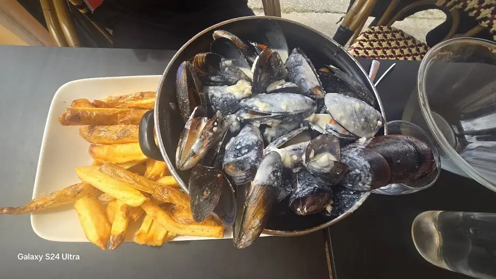 Charles Subra_Le Latino_Carry-le-Rouet_review