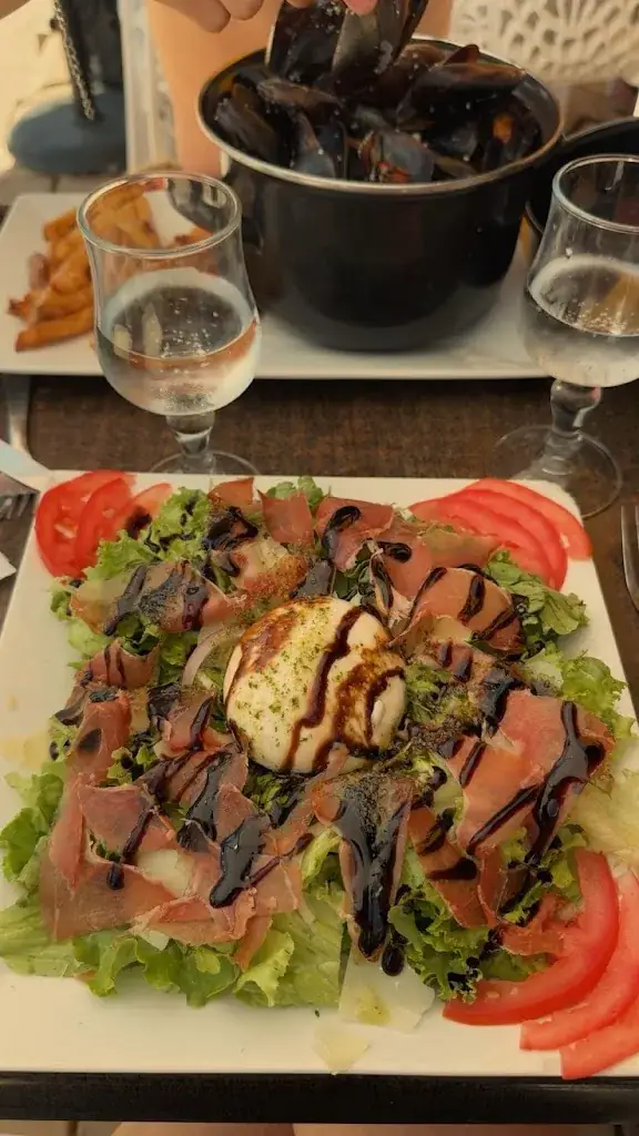 luna baconnier_Le Malisa Beach_Carry-le-Rouet_review