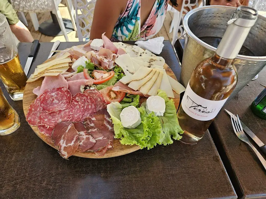 Joey haller_Le Malisa Beach_Carry-le-Rouet_review