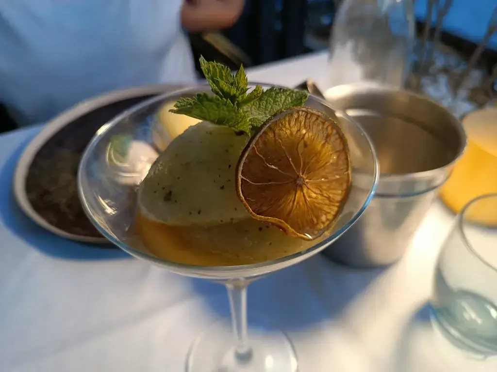 Hitomi Oshima_La Villa Arena Jeremy Turgon_Carry-le-Rouet_review