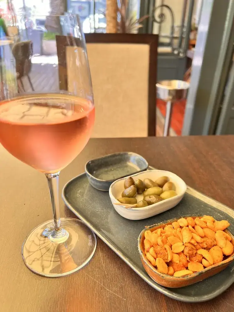 Hans Goertz_La Villa Arena Jeremy Turgon_Carry-le-Rouet_review