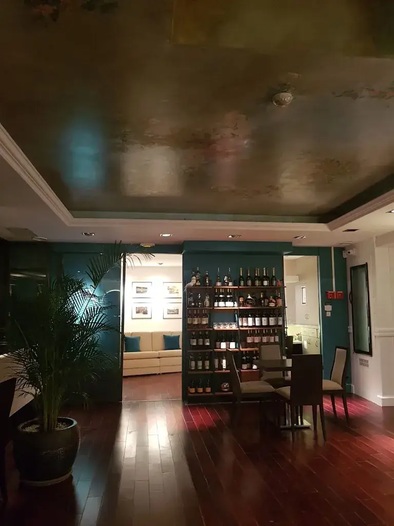 Sun Set_La Villa Arena Jeremy Turgon_Carry-le-Rouet_review