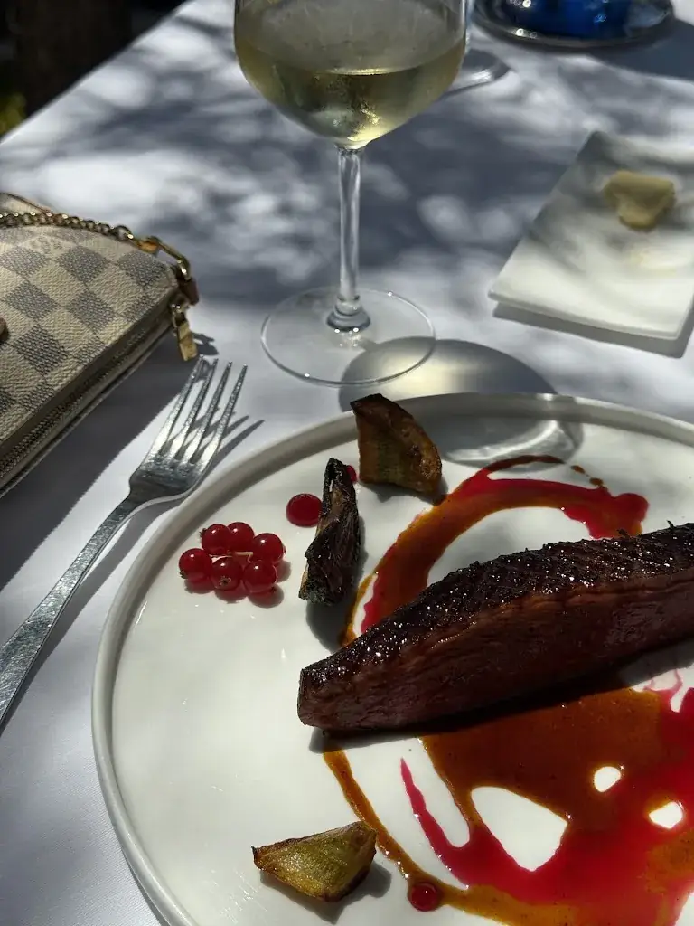 Jayne Caldwell_La Presqu'île_Cassis_recensione