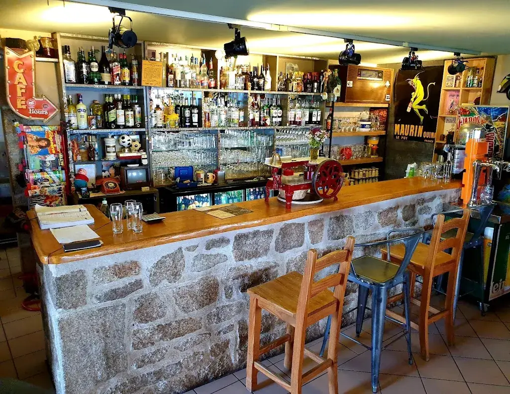 Auberge des Roux restaurant in Paslières