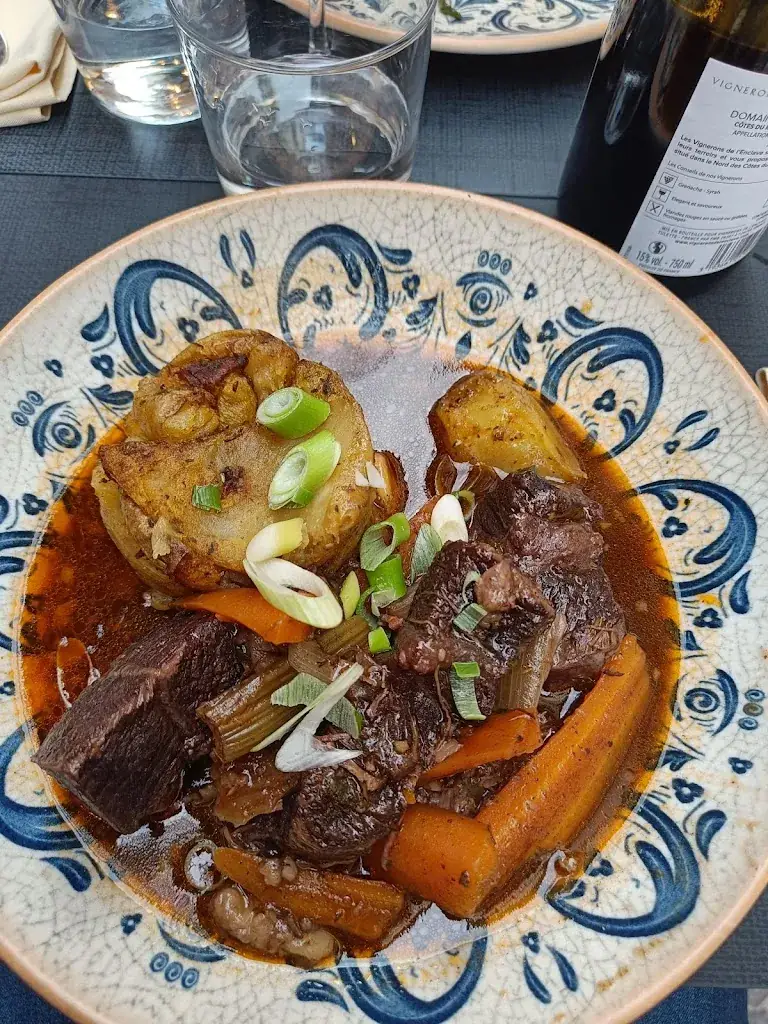 FalconGamingDK_a table_Cassis_review