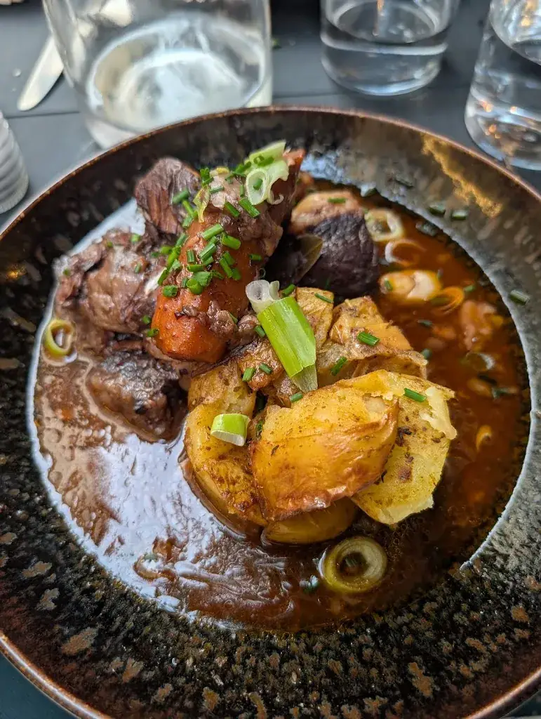 a table_Cassis_slider_image_3