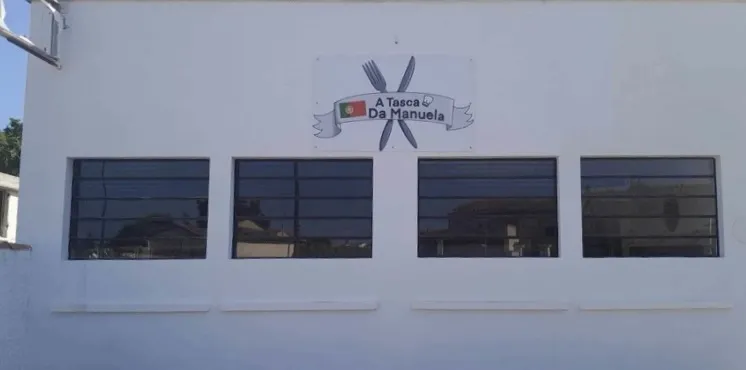 A Tasca Da Manuela Restaurant in Caumont-sur-Durance