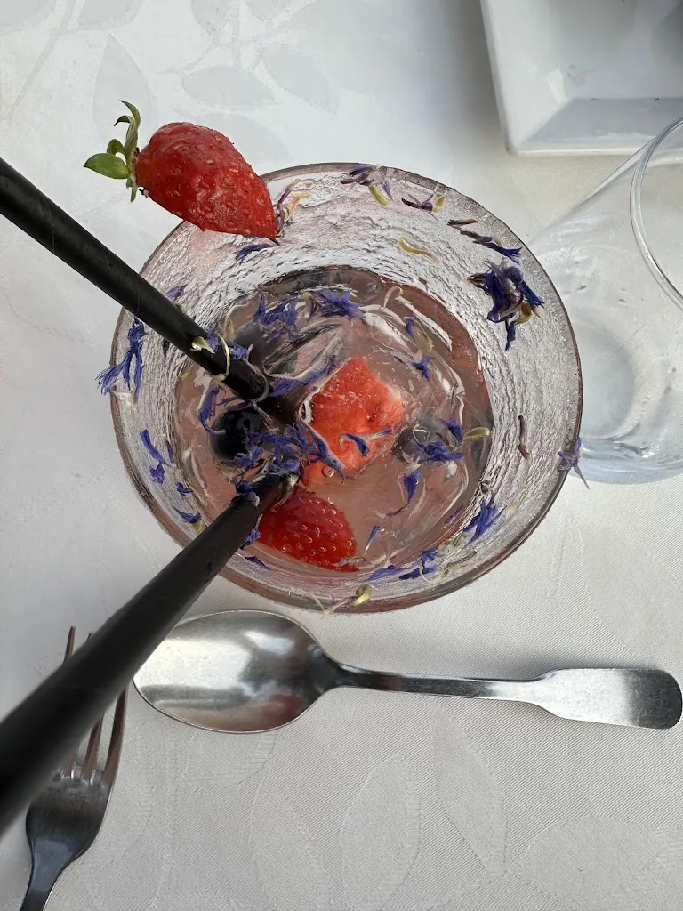 Julie Guillerault_Auberge Lou Petoulet_Carqueiranne_review