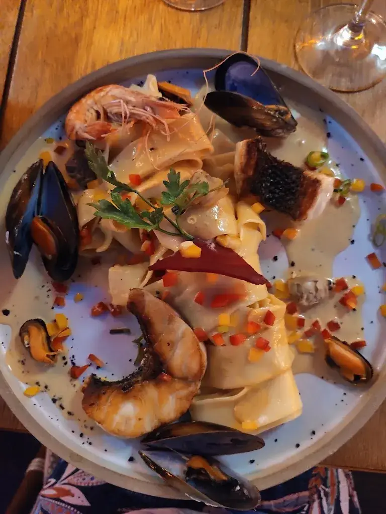 Azizah Mutik Lefebvre_Le Flamingo - L'Ecailler Du Port_Carqueiranne_review