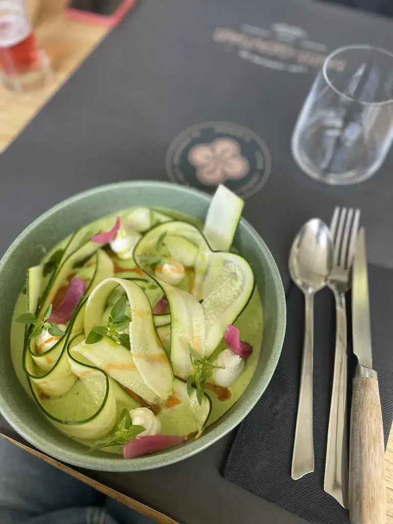 Zoe Pruneau_Les Jardins De Saint-Germain_Vienne_review