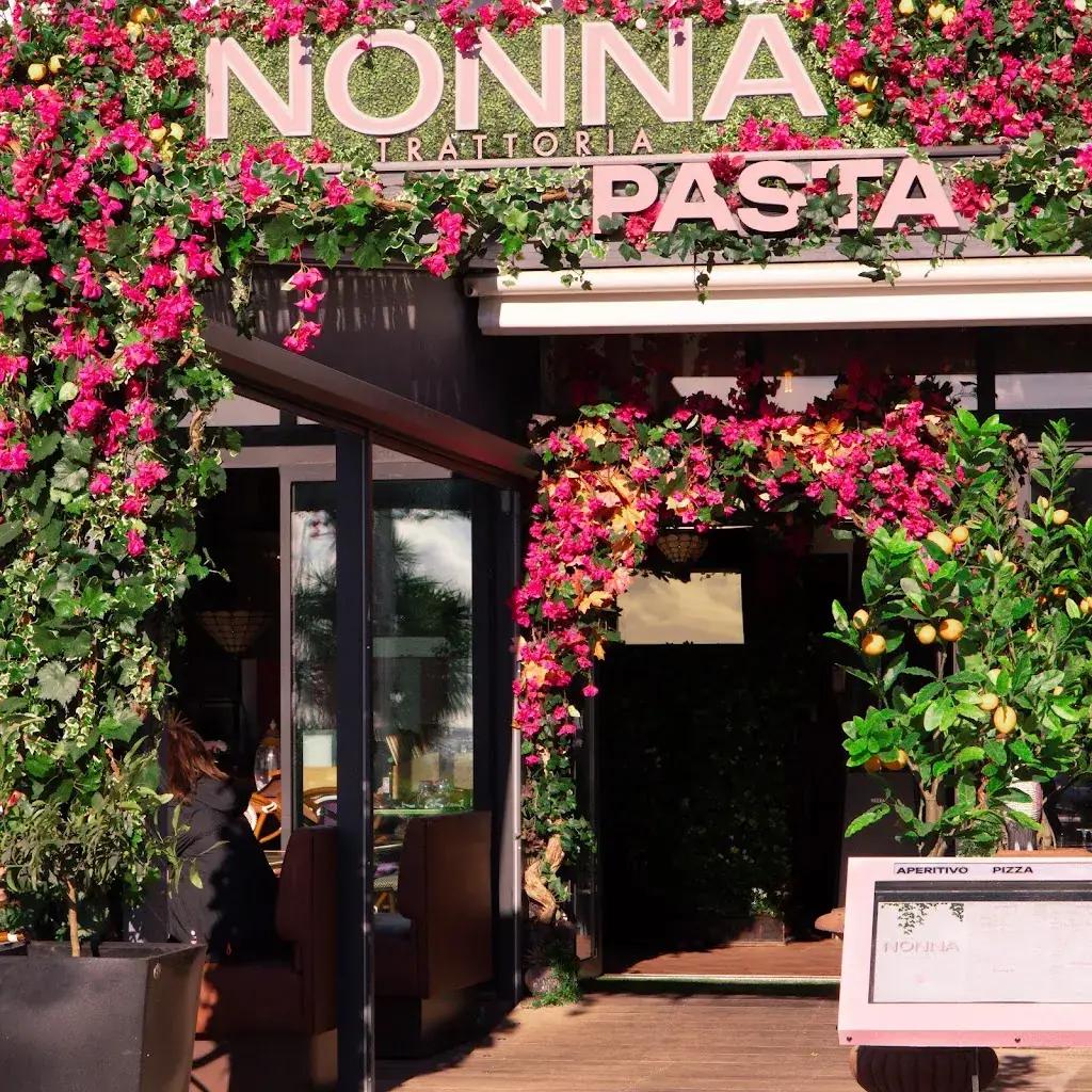 Nonna Trattoria restaurant in Carqueiranne