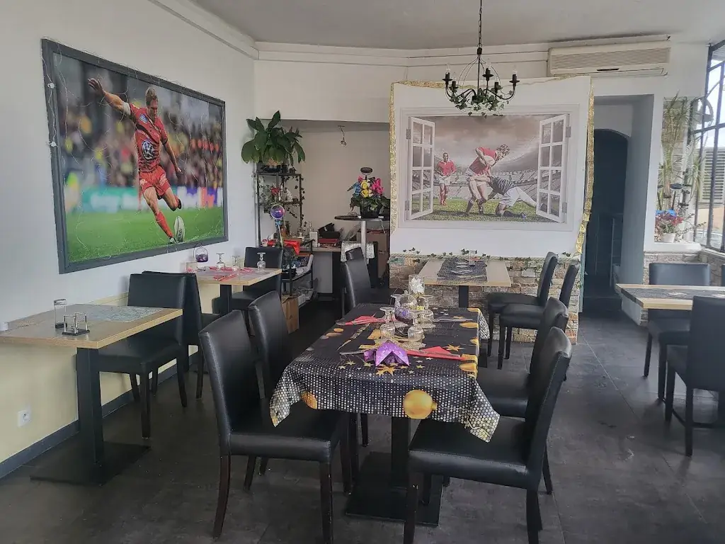 Le café de la gare Restaurant in Carqueiranne