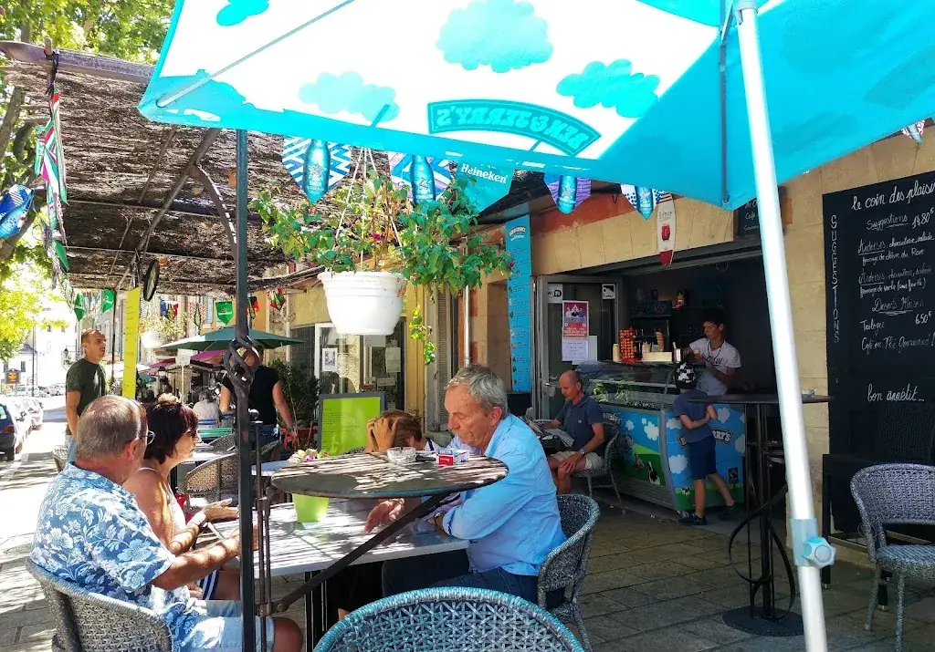 Ubu Bar Restaurant in Céreste-en-Luberon