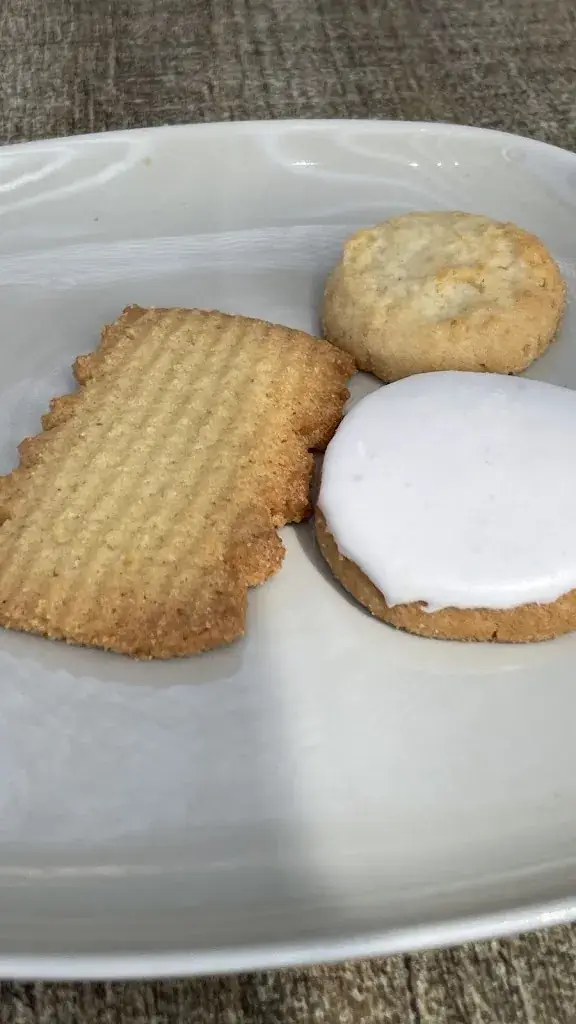 Shane Dilanchian_La Rue des Biscuits: Biscuiterie, Salon de Thé, pâtisserie, guinguette, wedding cake ,_Céreste-en-Luberon_review