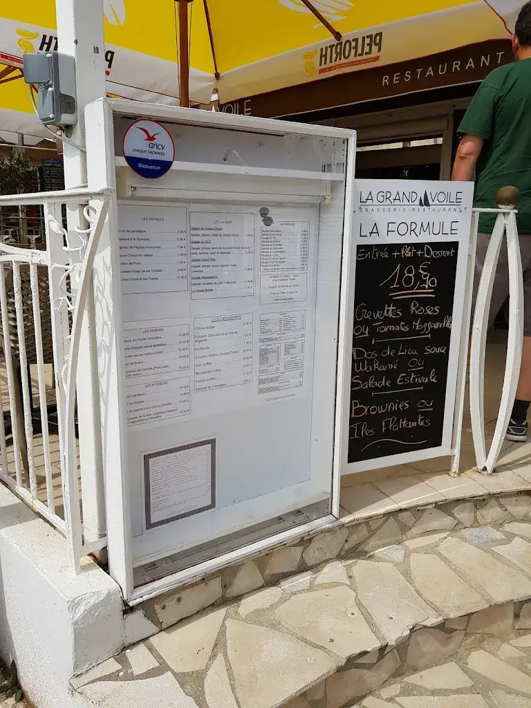 Helen O'Brien_La Grand Voile Brasserie Restaurant_Cavalaire-sur-Mer_review