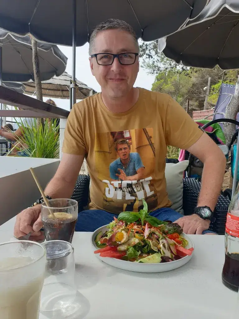 Jay Grant_Dauphin Plage_Cavalaire-sur-Mer_review