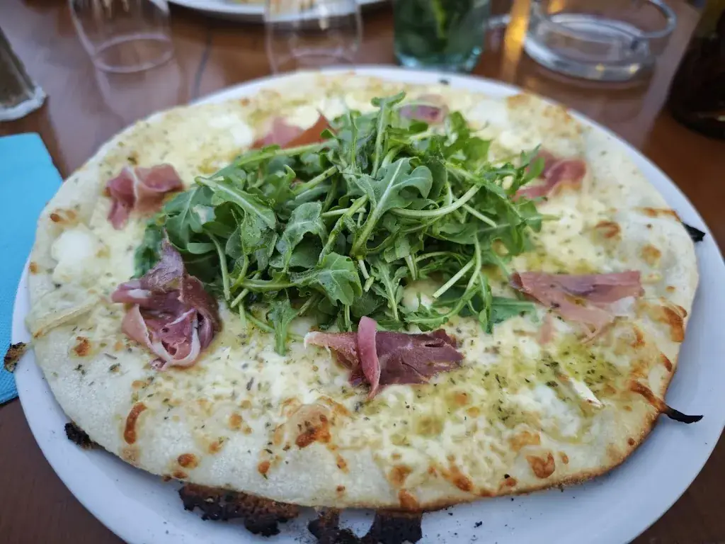 Justine Serrurier_Au Temps Des Secrets_Cavalaire-sur-Mer_reseña