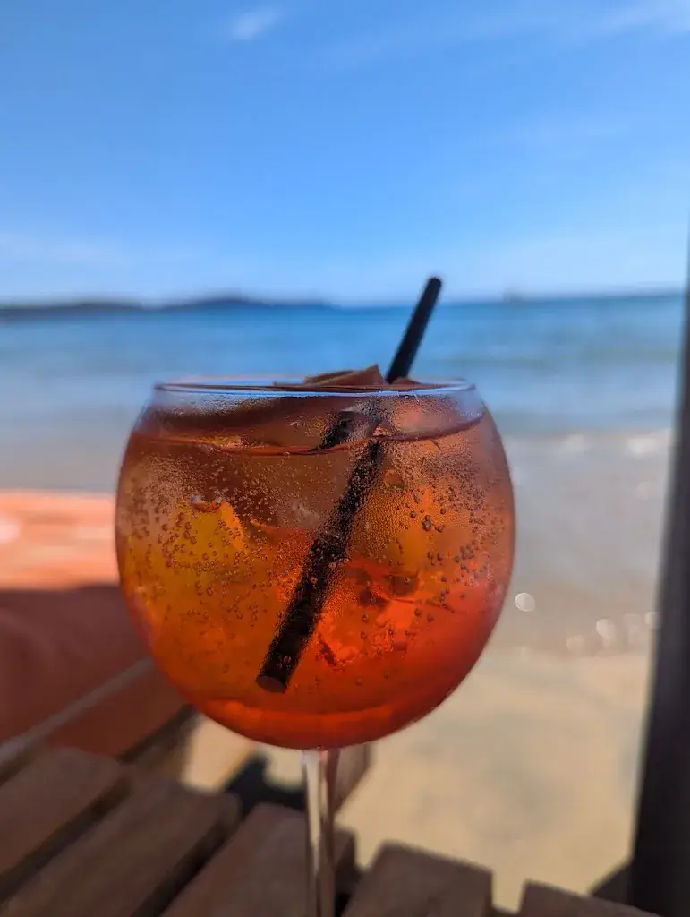 Paul Smullen_Bellini Plage_Cavalaire-sur-Mer_review