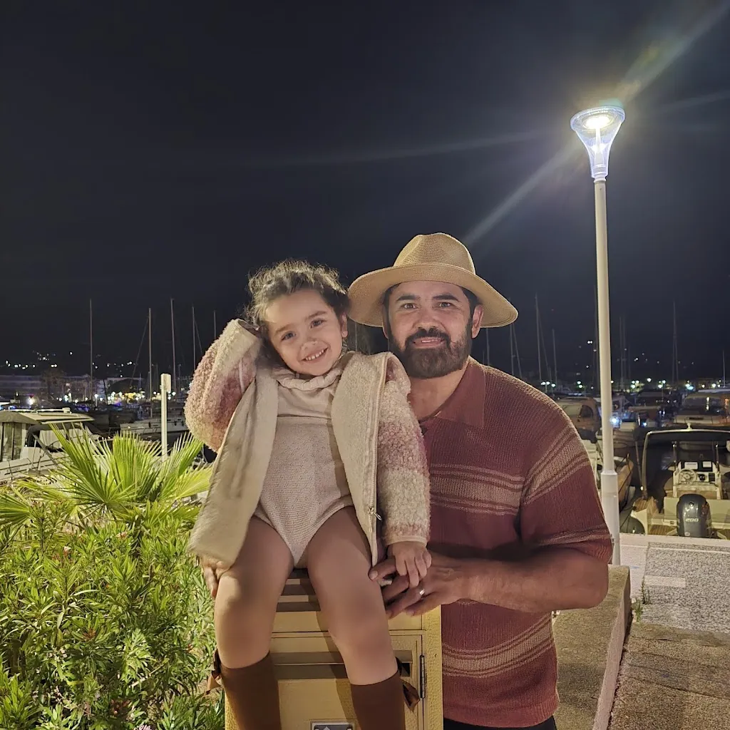 Hugo Flores_PAMPA_Cavalaire-sur-Mer_recensione