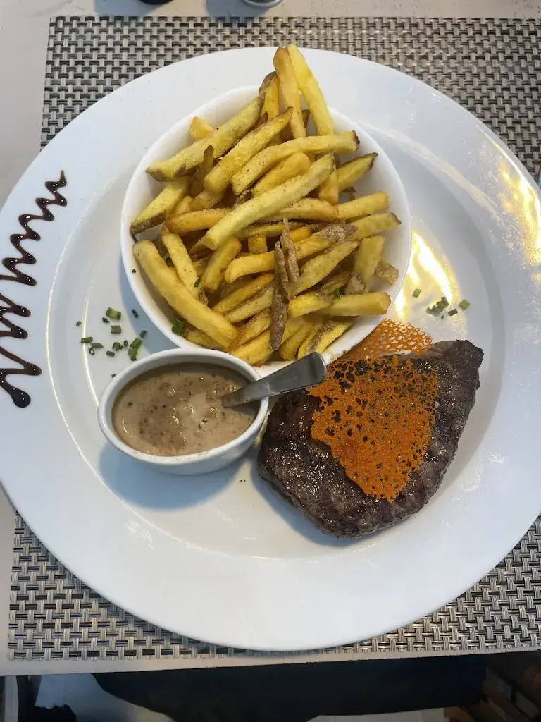 nina rubianty_Le Bistrot Bouche_Cavalaire-sur-Mer_review